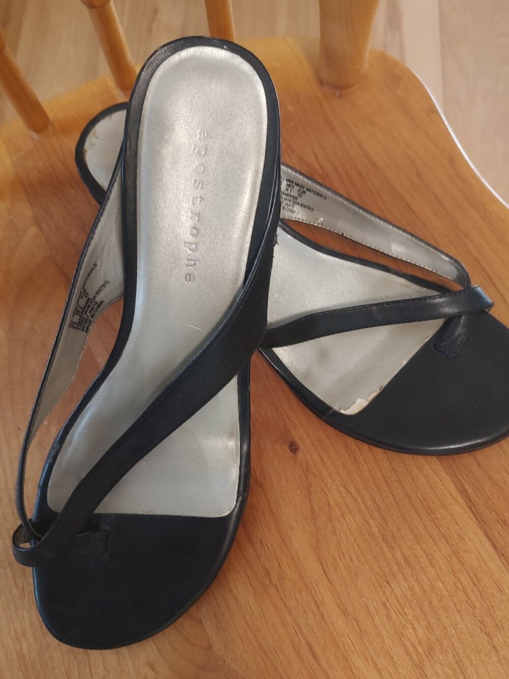 Apostrophe Black Thong Sandals - Size 9.5